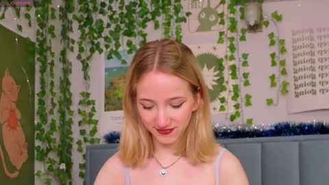 Snapshot of emacalim_ chatting on 01/06/26, 01:04 Emma online show from 01/06/26, 01:04