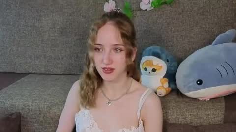 Snapshot of emacalim_ chatting on 05/18/26, 08:03 Emma online show from 05/18/26, 08:03