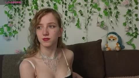 Snapshot of emacalim_ chatting on 05/19/26, 06:58 Emma online show from 05/19/26, 06:58