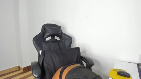 Snapshot of emattaylor chatting on 01/22/25, 11:12 . online show from 01/22/25, 11:12