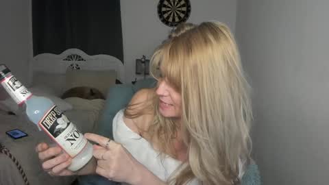 Snapshot of emberpheonixxx chatting on 12/12/24, 05:42 Ember Pheonixxx online show from 12/12/24, 05:42