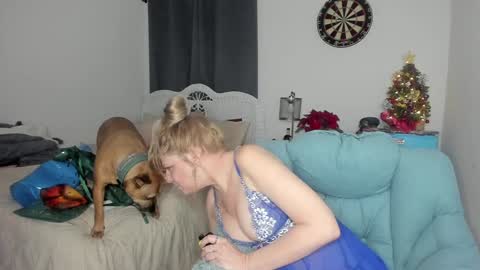 Snapshot of emberpheonixxx chatting on 12/23/24, 03:40 Ember Pheonixxx online show from 12/23/24, 03:40