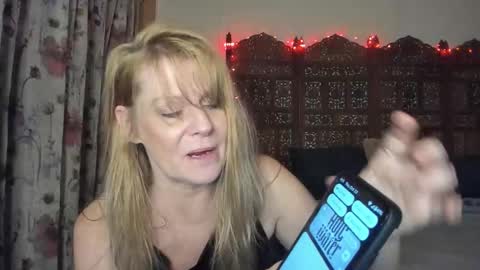 Snapshot of emberpheonixxx chatting on 10/23/25, 09:13 Ember Pheonixxx online show from 10/23/25, 09:13