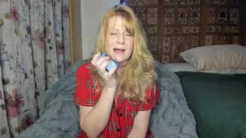 Snapshot of emberpheonixxx chatting on 11/07/25, 04:12 Ember Pheonixxx online show from 11/07/25, 04:12