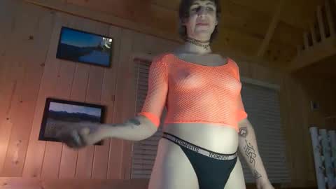 Snapshot of embertheflame chatting on 09/21/25, 01:29 Ember the Flame online show from 09/21/25, 01:29