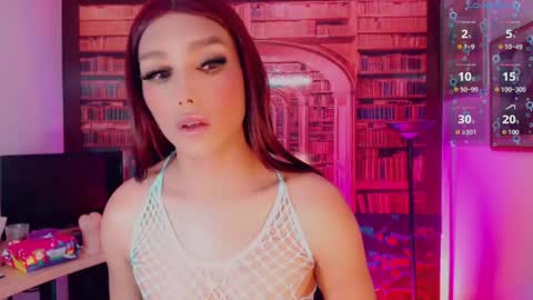Snapshot of emeli_roushot chatting on 05/15/26, 11:06 Emeli online show from 05/15/26, 11:06