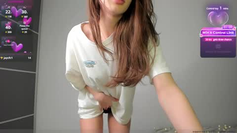 Snapshot of emelia_fox chatting on 12/07/24, 10:28 Emmy the sly little fox HTP is open an unforgettable show awaits you. I undress in private online show from 12/07/24, 10:28