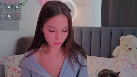 Snapshot of emelia_fox chatting on 09/10/25, 06:02 Emmy the sly little fox HTP is open an unforgettable show awaits you. I undress in private online show from 09/10/25, 06:02