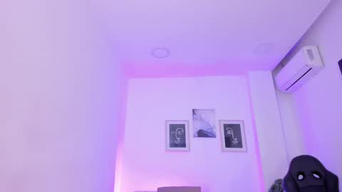 emelie_89 online show from 02/04/25, 12:33