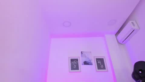 emelie_89 online show from 02/17/25, 06:15