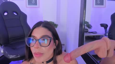 emelie_89 online show from 03/03/25, 06:22