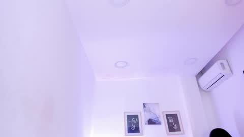 emelie_89 online show from 10/09/25, 12:03