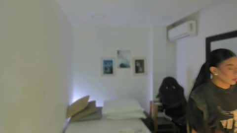 emelie_89 online show from 10/23/25, 12:15