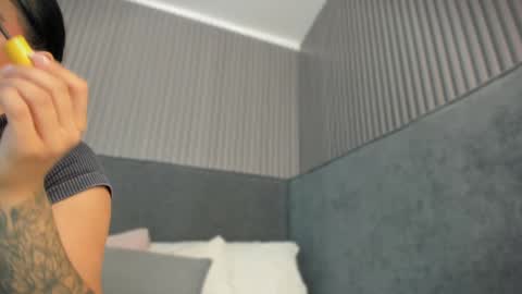 Snapshot of emelie_89 chatting on 05/29/26, 11:30 emelie_89 online show from 05/29/26, 11:30