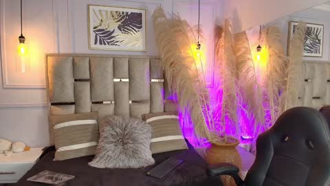 Snapshot of emelie_ch_ chatting on 01/23/25, 06:06 Emily  online show from 01/23/25, 06:06