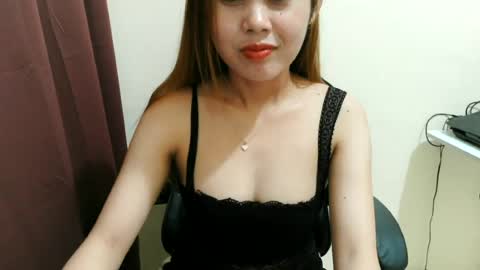 Snapshot of emely_18 chatting on 07/12/26, 01:18 emely_18 online show from 07/12/26, 01:18