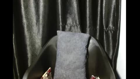 Snapshot of emerald2700 chatting on 10/22/25, 07:46 emerald online show from 10/22/25, 07:46