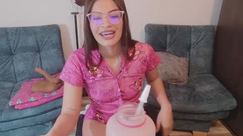 Snapshot of emerald_sparkles chatting on 10/10/25, 05:39 sabrina online show from 10/10/25, 05:39