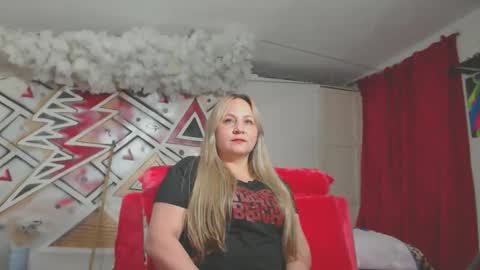 Snapshot of emeraldcurbesexxxy chatting on 12/16/25, 05:34 emeraldcurbesexxxy online show from 12/16/25, 05:34