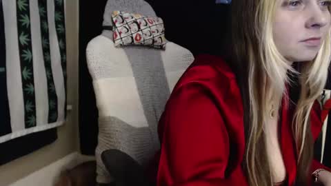 Snapshot of emeraldstrawberri chatting on 01/15/26, 09:58 emeraldstrawberri online show from 01/15/26, 09:58