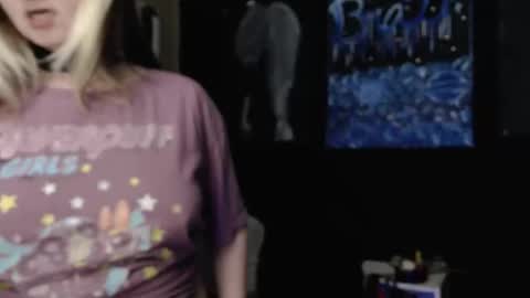 emeraldstrawberri online show from 02/09/26, 12:14