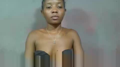 Snapshot of emerancienne chatting on 04/01/26, 07:55 emerancienne online show from 04/01/26, 07:55