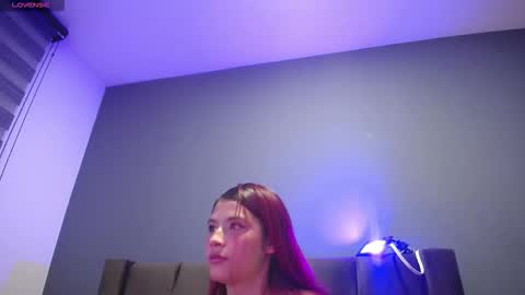 Snapshot of emi_candi chatting on 09/29/25, 12:16 emi online show from 09/29/25, 12:16
