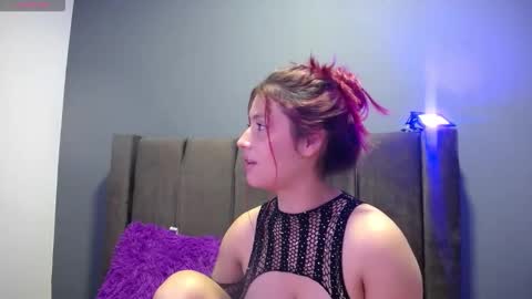 Snapshot of emi_candi chatting on 10/01/25, 05:57 emi online show from 10/01/25, 05:57