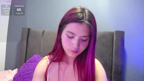 Snapshot of emi_candi chatting on 10/11/25, 06:45 emi online show from 10/11/25, 06:45