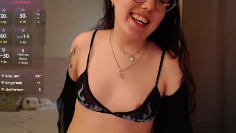 Snapshot of emi_gooflord chatting on 02/28/25, 11:25 Emi online show from 02/28/25, 11:25