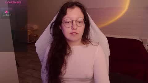 Snapshot of emi_gooflord chatting on 09/17/25, 08:38 Emi online show from 09/17/25, 08:38