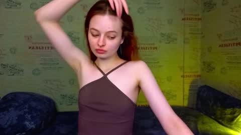 Snapshot of emi_less chatting on 02/07/26, 04:43 Emi online show from 02/07/26, 04:43