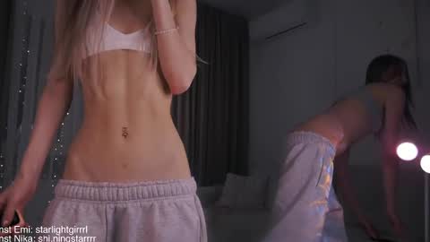 Snapshot of emi_me chatting on 02/22/25, 10:52 Emi me online show from 02/22/25, 10:52