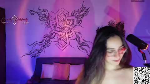 Snapshot of emi_roberts chatting on 06/11/26, 12:54 Emmily Roberts online show from 06/11/26, 12:54