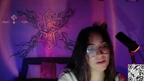 Snapshot of emi_roberts chatting on 06/17/26, 03:53 Emmily Roberts online show from 06/17/26, 03:53