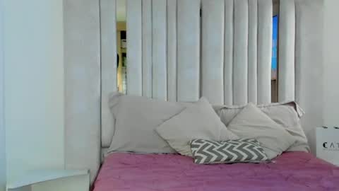 Snapshot of emi_royse chatting on 04/22/26, 10:00 emi_royse online show from 04/22/26, 10:00