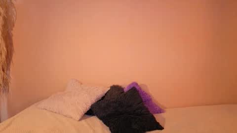 Emilia Gomez online show from 11/12/25, 02:06