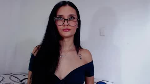 Snapshot of emii_t chatting on 03/22/26, 02:53 Val online show from 03/22/26, 02:53