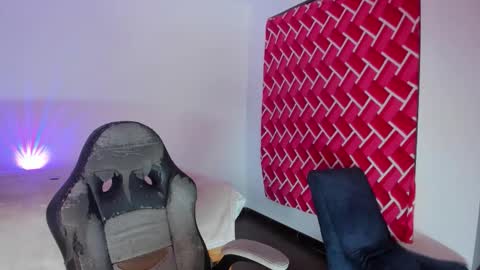 Snapshot of emiily15_ chatting on 01/08/26, 07:05 Emi online show from 01/08/26, 07:05