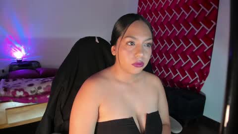 Snapshot of emiily15_ chatting on 05/31/26, 07:15 Emi online show from 05/31/26, 07:15