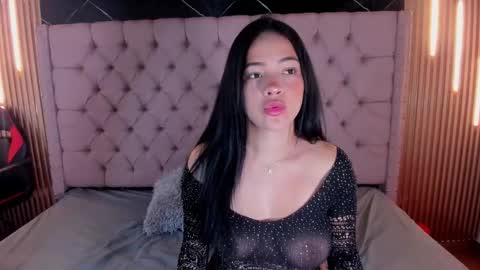 Snapshot of emiily_carter chatting on 11/18/25, 11:47 Emiily Carter online show from 11/18/25, 11:47