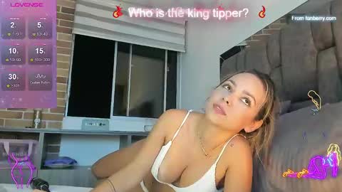 Snapshot of emiily_morgaan chatting on 01/31/25, 02:04 Emy online show from 01/31/25, 02:04