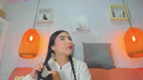 Snapshot of emiily_s chatting on 10/22/25, 12:05 Emily online show from 10/22/25, 12:05