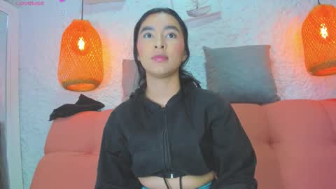 Snapshot of emiily_s chatting on 10/23/25, 12:04 Emily online show from 10/23/25, 12:04