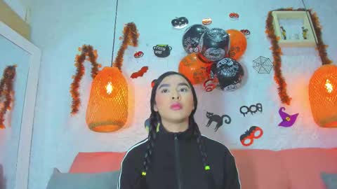 Snapshot of emiily_s chatting on 10/29/25, 12:07 Emily online show from 10/29/25, 12:07