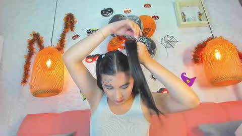 Snapshot of emiily_s chatting on 10/31/25, 12:06 Emily online show from 10/31/25, 12:06