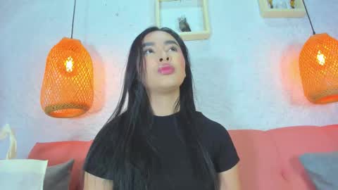 Snapshot of emiily_s chatting on 11/01/25, 12:07 Emily online show from 11/01/25, 12:07