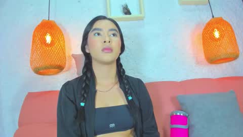 Snapshot of emiily_s chatting on 11/04/25, 12:04 Emily online show from 11/04/25, 12:04