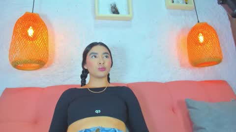 Snapshot of emiily_s chatting on 11/05/25, 12:05 Emily online show from 11/05/25, 12:05