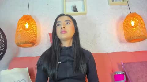 Snapshot of emiily_s chatting on 11/10/25, 12:04 Emily online show from 11/10/25, 12:04